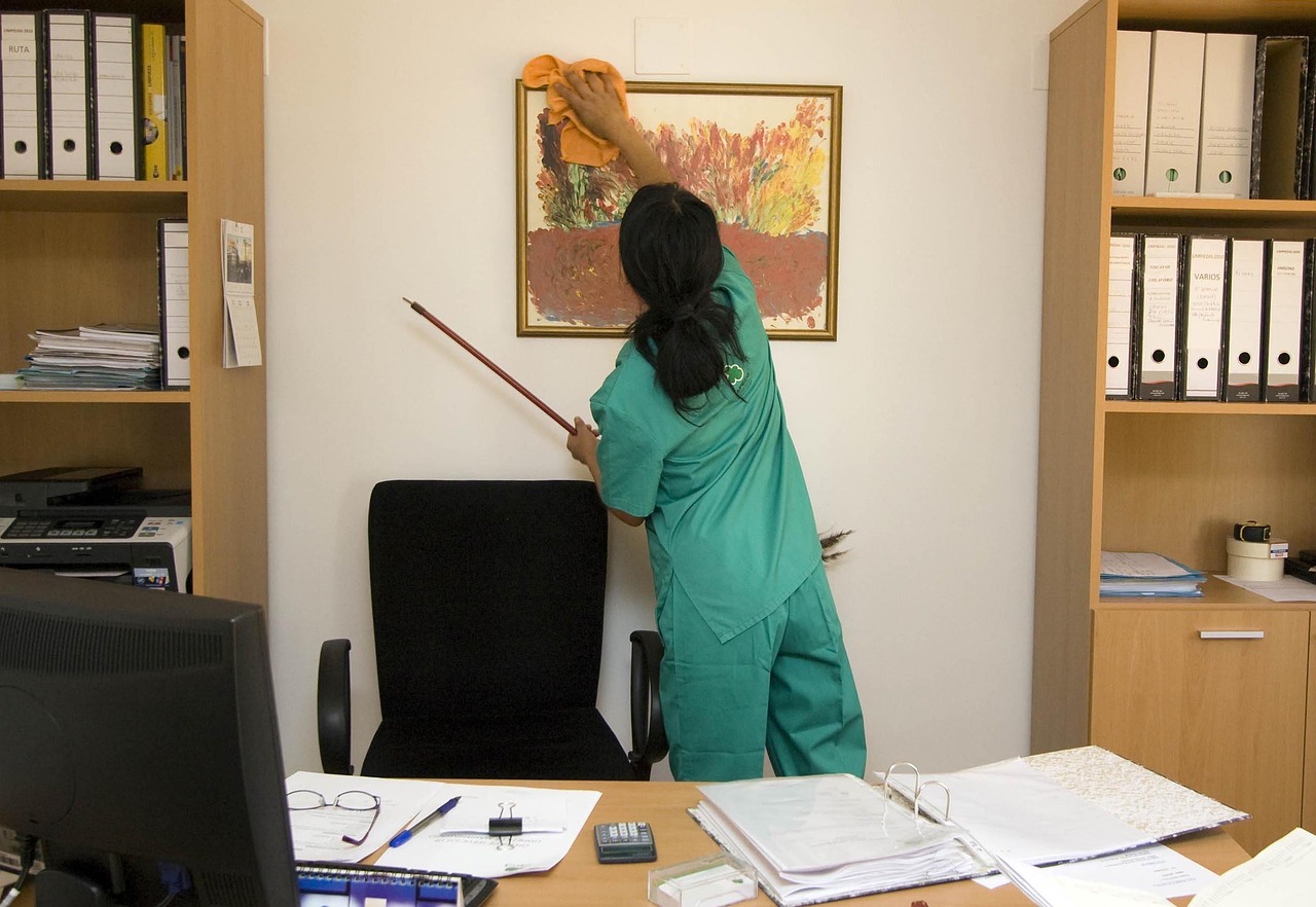 Büroreinigung Wien – gepflegter Arbeitsplatz im Büro